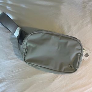 Lululemon Everywhere Bag silver drop